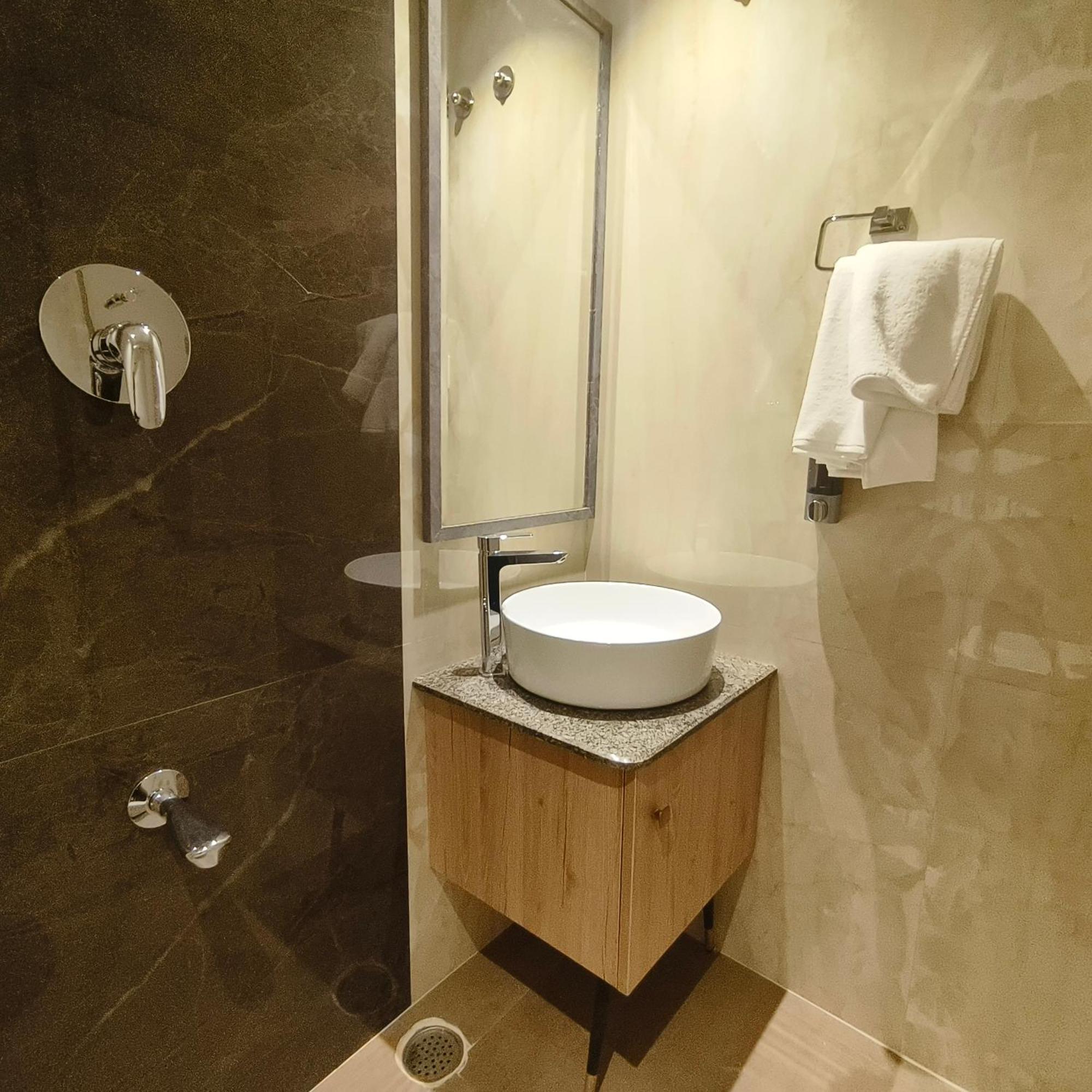 Olive Hotel Le Opera By Embassy Group بنغالور المظهر الخارجي الصورة